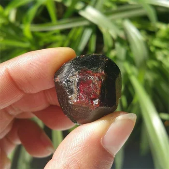 100g Doğal Orijinal Kırmızı Garnet Kristal Taş işlenmemiş taş mineral örneği Şifa Kuvars