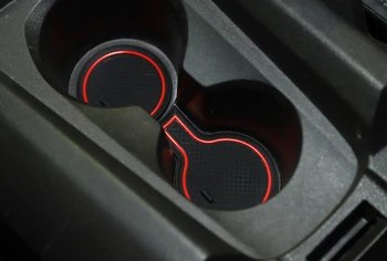 Araba Kapısı Yuvası Su Bardağı Mat Tutucular Çıkartması Chevrolet Camaro 2012 için 2013 2016 Araba İç Aksesuarları Lateks Kırmızı Beyaz