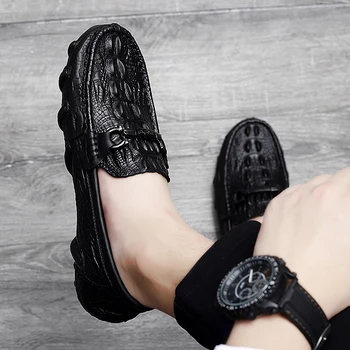 Erkek Loafer'lar Hakiki Deri İtalyan sürüş ayakkabısı Rahat Marka makosen erkek ayakkabısı Rahat Püskül Moccasins üzerinde Kayma Büyük Boy 38-47