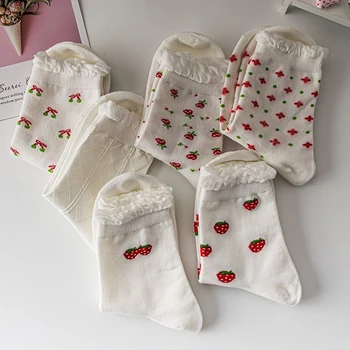 Japon Sevimli Kadın Çorap Kırmızı Çilek Kore Tarzı Çiçekler Ekip Çorap Kawaii Kadın Pamuk Çorap Harajuku Çilek İnek Çorap