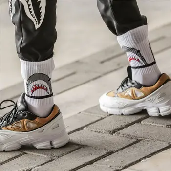 Moda Rahat Erkek Çorap Pamuk Hip Hop Tarzı Karikatür Köpekbalığı Baskılı Orta Tüp Çorap Unisex Sokak Kaykay Spor Toptan