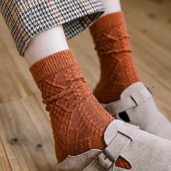 Sonbahar Kış Düz Renk Çorap Kadın Retro Koyu Desen Eşkenar Dörtgen Orta tüp Çorap Kalınlaşmış Sıcak Uzun Tüp Kazık Çorap Kadın Çorap